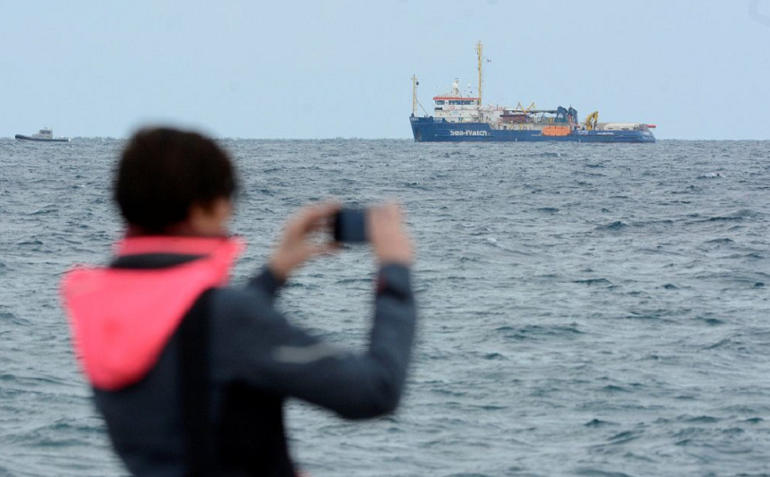 Mai multe organizaţii cer Italiei să primească minori salvaţi pe Marea Mediterana