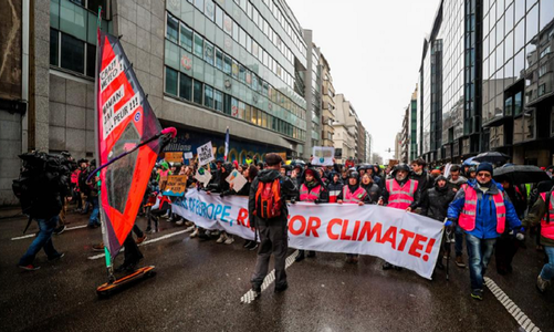 Aproximativ 70.000 de manifestanţi la Bruxelles, la un marş european împotriva modificărilor climatice
