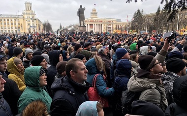 Mai multe false ameninţări cu bombă în Siberia - şcoli, spitale, centre comerciale au fost evacuate

