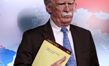Întrebări cu privire la o eventuală intervenţie americană în Venezuela, după ce Bolton dezvăluie presei notiţe care evocă ”5.000 de militari în Columbia”