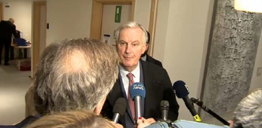 Instituţiile UE sunt unite şi susţin actualul acord al Brexitului, avertizează Barnier; ”Dacă relaţia viitoare este, de exemplu, o Uniune Vamală, asta schimbă complet lucrurile”, afirmă Verhofstadt