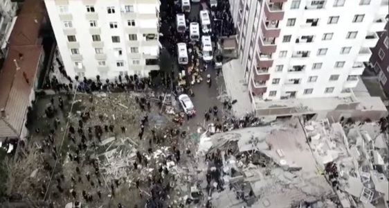 Turcia: Cel puţin o persoană a murit după ce o clădire s-a prăbuşit în Istanbul