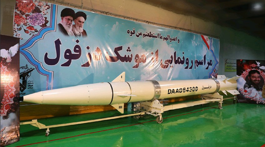 Nou tip de rachetă iraniană de croazieră, "Dezful", cu o rază de acţiune de 1.000 de kilometri, dezvăluit de Gardienii Revoluţiei islamice