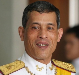 Regele Thailandei a numit ca fiind „nepotrivită” candidatura surorii sale la funcţia de prim-ministru