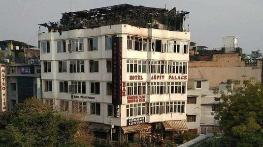 India: Cel puţin 17 persoane au murit în urma unui incendiu la un hotel din Delhi

