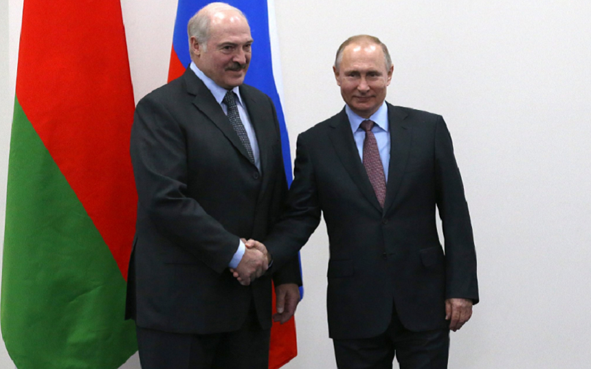 Putin şi Lukaşenko schiază împreună la Soci, în pofida unei tensionări a relaţiilor