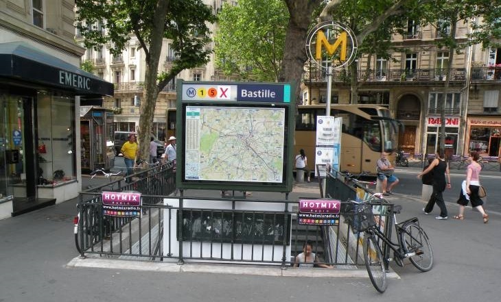 O persoană, rănită grav într-un atac cu lichid la metroul din Paris

