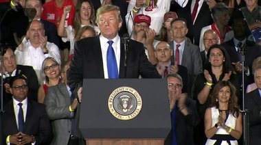 Trump îi ameninţă la Miami, în faţa comunităţii venezuelene în Florida, pe militarii care-l susţin pe Maduro că vor ”pierde totul”
