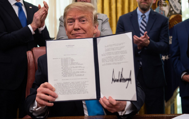 Trump avansează în proiectul său cu privire la Forţa spaţială