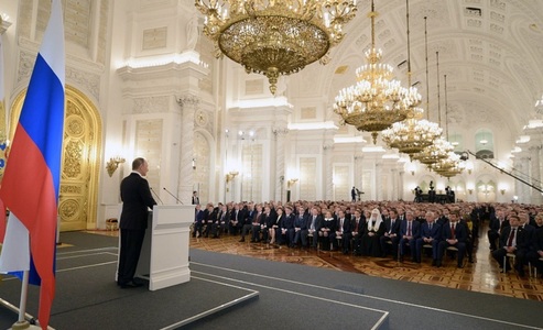 Putin, care se confruntă cu o scădere a popularităţii, îşi susţine discursul anual în Parlament