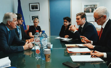 May se lasă ”luată ostatică” de ”Brexiter”-ii cei mai duri din Partidul Conservator, denunţă Corbyn