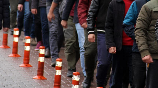 Autorităţile turce dispun arestarea a 295 de militari suspectaţi de legături cu Gulen