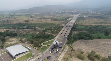 Duel de concerte la frontieră pe tema intrării unor ajutoare umanitare în Venezuela