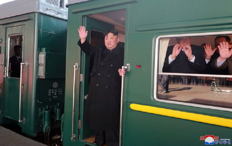 Kim Jong-un a ajuns în Vietnam pentru summit-ul cu Trump, fiind întâmpinat cugardă de onoare şi cu covor roşu

