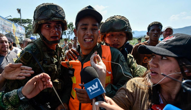 Peste 320 de poliţişti şi militari venezueleni, dezertori în Columbia