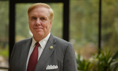 Ambasadorul american îndeamnă Luxemburgul să exercite presiuni asupra lui Medvedev într-o  vizită în Marele Ducat pentru ca Rusia să părăsească Crimeea