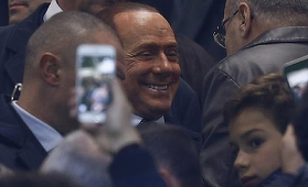 Berlusconi, vizat într-o nouă anchetă de corupţie