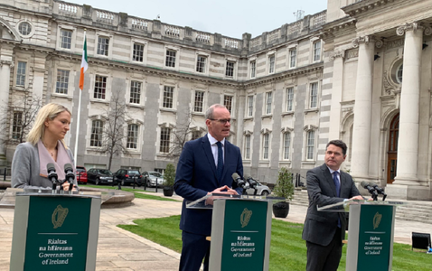 May, la Strasbourg luni, în căutarea unui compromis cu privire la Brexit, anunţă şeful diplomaţiei irlandeze Simon Coveney