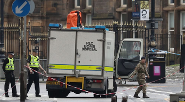 O grupare disidentă republicană irlandeză care se autointitulează ”IRA” revendică trimiterea coletelor suspecte la Glasgow şi Londra