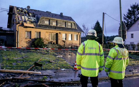 Cinci răniţi şi 30 de case avariate în vestul Germaniei, în urma unei tornade ”scurte dar feroce”
