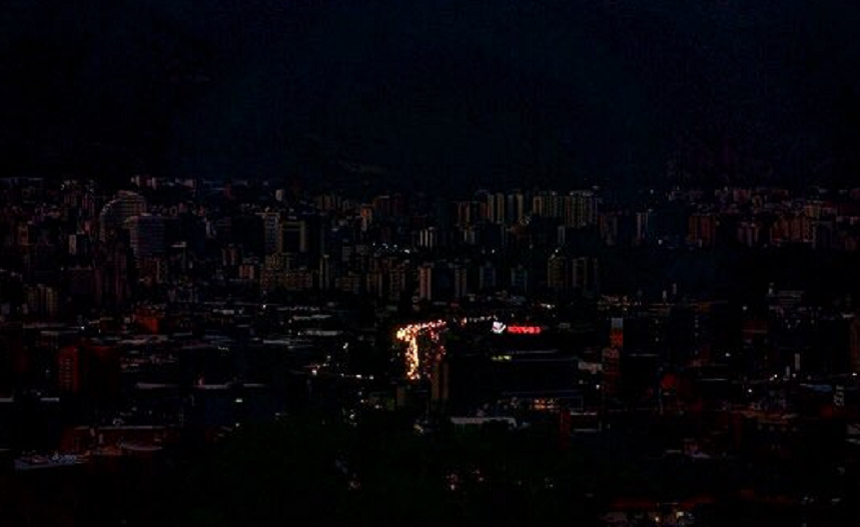Alimentarea cu energie electrică a fost reluată în Venezuela, însă până la restabilirea tuturor serviciilor ar putea trece săptămâni sau chiar luni, avertizează experţii

