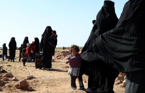 Peste 60.000 persoane, majoritatea civili, au părăsit ultima enclavă a ISIS din Siria
