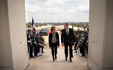Parisul vrea asigurări din partea Washingtonului cu privire la angajamentul SUA în NATO