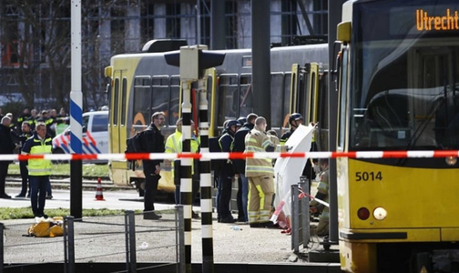 Autorităţile olandeze privilegiază pista teroristă dar nu exclud un diferend familial în atacul armat de la Utrecht, soldat cu trei morţi şi cinci răniţi