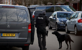 Un bilet găsit în maşina cu care a fugit suspectul consolidează o pistă teroristă în atacul armat de la Utrecht; suspectul nu cunoştea victimele atacului, soldat cu trei morţi, trei răniţi grav şi patru răniţi uşor, porivit unui nou bilanţ
