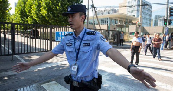 Cel puţin şase morţi şi şapte răniţi în centrul Chinei, după ce un bărbat intră cu maşina în mulţime, înainte să fie ucis prin împuşcare de către poliţie