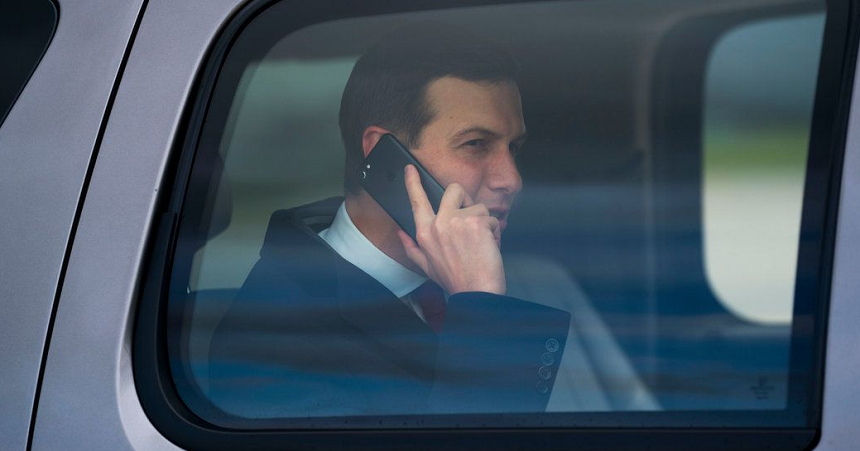 Jared Kushner cooperează în cadrul anchetei Comisiei Juridice din Camera Reprezentanţilor cu privire la obstrucţionarea justiţiei şi abuz de putere ale lui Trump; Roger Stone refuză, invocând al Cincilea Amendament