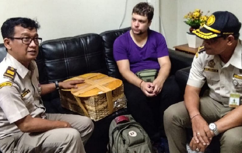Rus arestat pe Insula indoneziană Bali cu un urangutan drogat în valiză