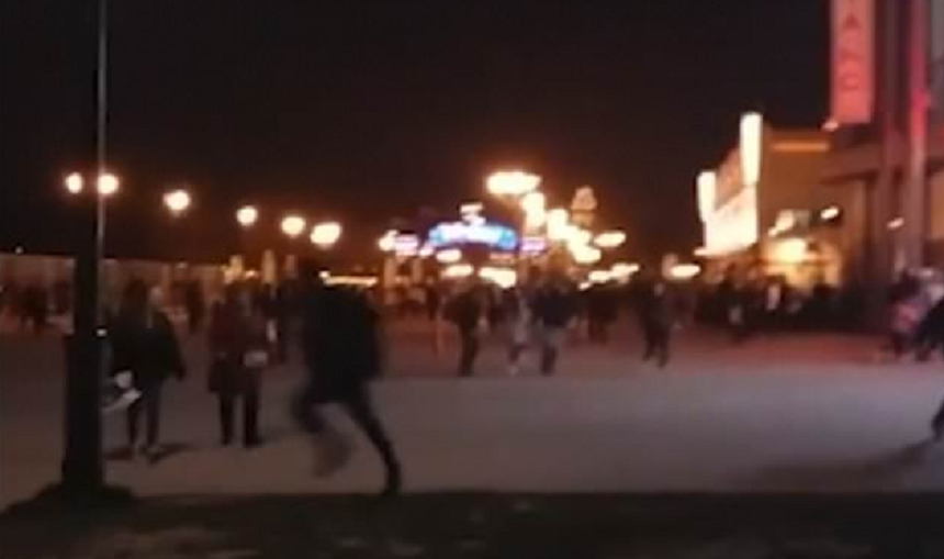 Câteva persoane rănite uşor la Disneyland Paris, după ce panica a cuprins mulţimea, în urma unei alerte false cu privire la o detonare