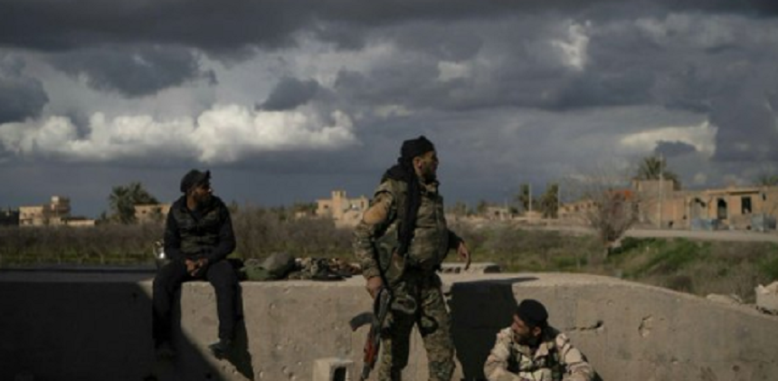 Forţele arabo-kurde îndeamnă la înfiinţarea unui tribunal internaţional în Siria care să judece crimele Statului Islamic