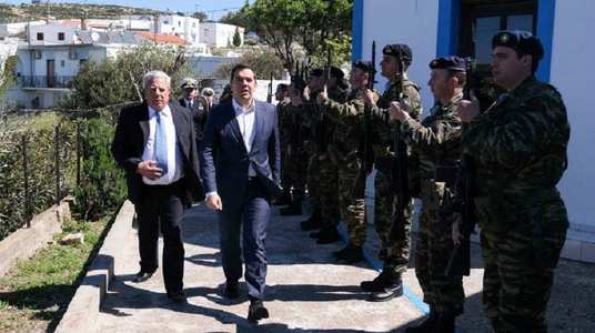 Premierul grec Alexis Tsipras acuză avioane militare turce că i-au ”hărţuit” elicopterul de Ziua Naţională