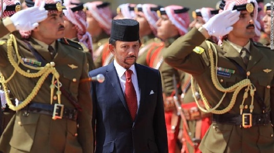 Brunei va pedepsi relaţiile homosexuale şi adulterul prin condamnarea la moarte prin lapidare


