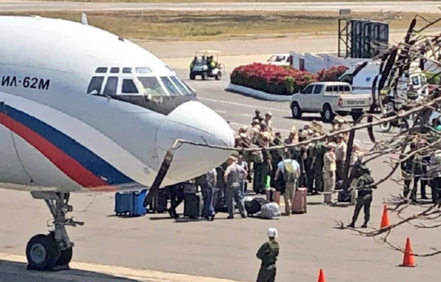 Mai mulţi soldaţi ruşi au ajuns în Venezuela, sfidând astfel cererile SUA de a se retrage din ţara sud-americană, pe care Kremlinul le respinge