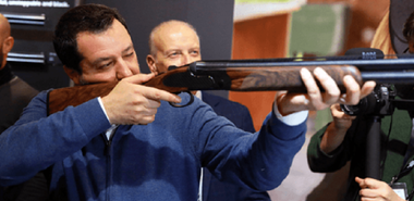 Parlamentul italian flexibilizează legea cu privire la ”legitima apărare”