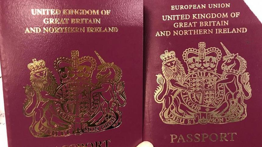 Marea Britanie a început să emită paşapoarte pe care nu se află menţiunea Uniunea Europeană