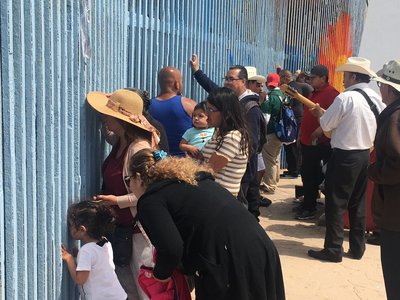 Administraţia Trump spune că reunirea familiilor separate la frontieră va dura mai mult de un an, chiar doi