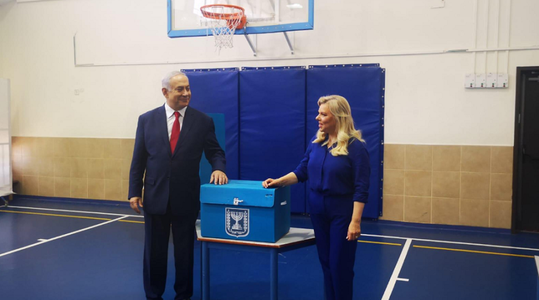Netanyahu votează şi-i îndeamnă pe israelieni să facă ”alegerea bună” în alegerile legislative care-i decid soarta