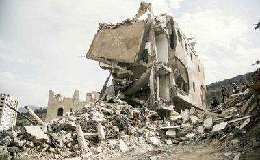 Coaliţia condusă de Arabia Saudită a lansat atacuri asupra capitalei Yemenului

