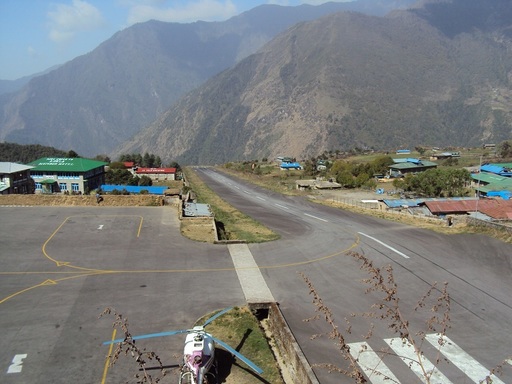 Nepal: Un avion a lovit un elicopter care staţiona pe aeroportul Tenzing Hillary,  trei oameni pierzându-şi viaţa - VIDEO

