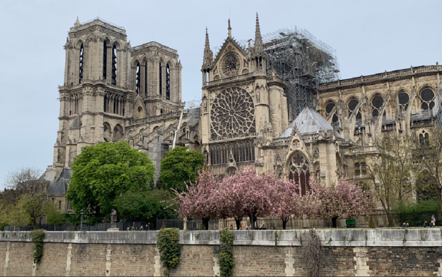 Notre-Dame - Primăria din Paris alocă 50 de milioane de euro pentru restaurare. Poliţia face primele constatări şi prelevări