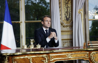 Macron vrea să reconstruiască ”în cinci ani” Catedrala Notre-Dame, salvată de flăcări