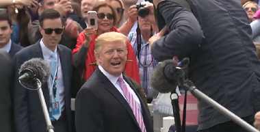 Trump îi pune în gardă pe democraţi că nu-l pot destitui