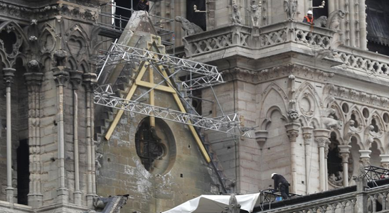 Unii muncitori au încălcat interdicţia de a fuma la Notre-Dame