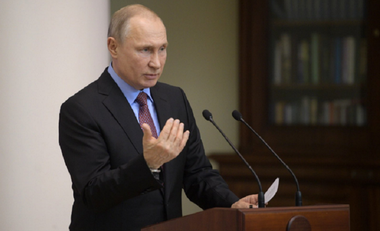 Putin spune, după ce promulgă un decret care facilitează emiterea de paşapoarte separatiştilor din Donbas, că nu vrea să-i creeze probleme noului preşedinte ucrainean Volodimir Zelenski