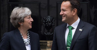 Londra şi Dublinul vor să relanseze instituţiile nord-irlandeze autonome