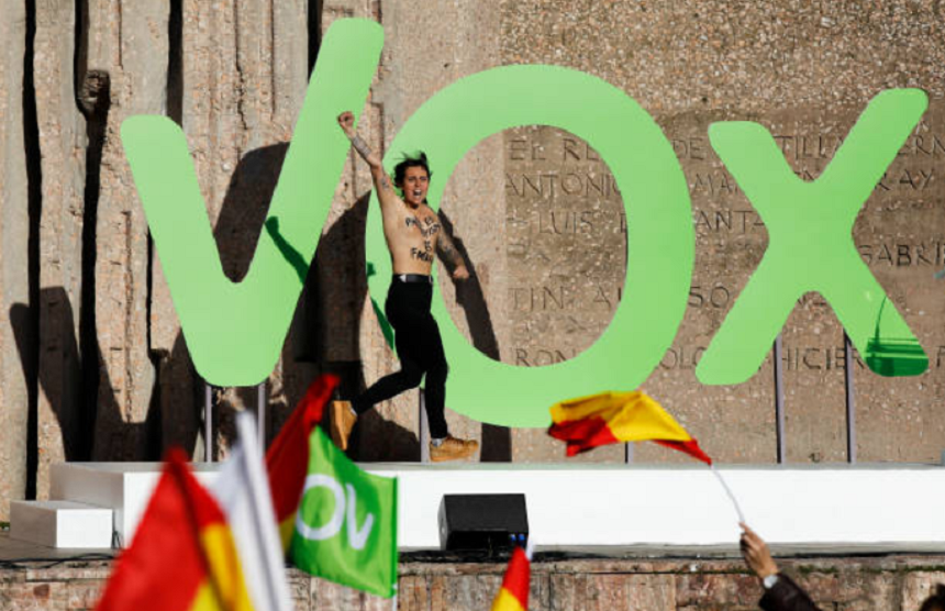 Activiste Femen perturbă ultimul miting dinaintea alegerilor legislative al partidului de extremă dreapta Vox